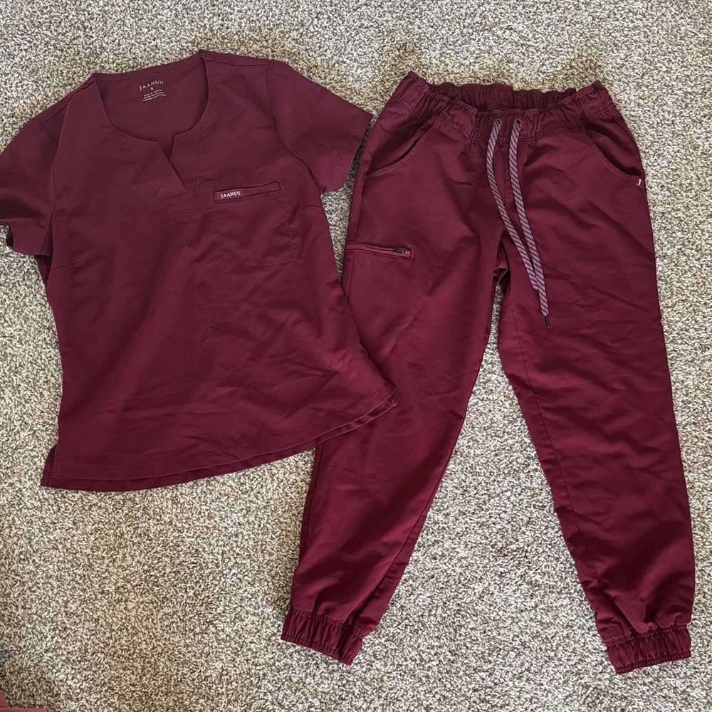 Jannuu Women's Jogger Scrub Set in Burgundy